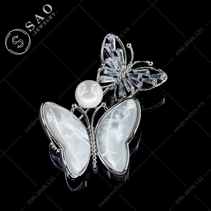 Cài áo nữ đôi bướm đính hạt ngọc SAO - C684
