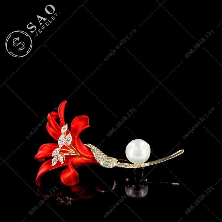 Hoa cài áo ly đỏ đính ngọc trai nước ngọt C754