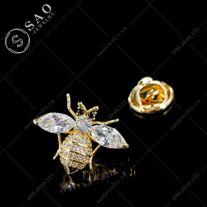 Khuy cài áo ong vàng SAO - K77