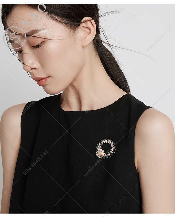 Cài áo nữ hoa cúc vòng tròn pha lê SAO - C310